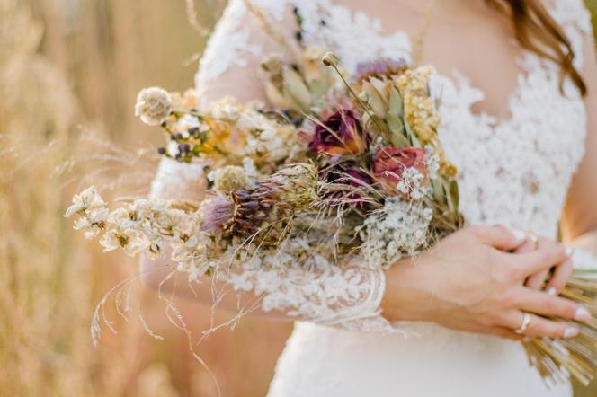 Najpiękniejsze bukiety ślubne: małe, na ślub cywilny, w stylu boho, oryginalne. Modne kwiaty do ślubu 