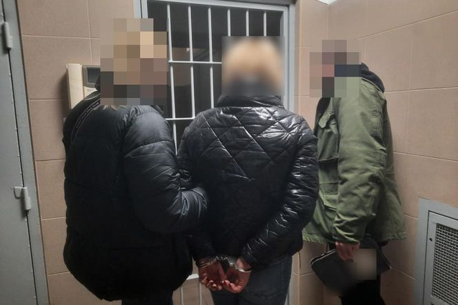 Groza na Woli. 41-latka rzuciła się na sąsiadki z maczetą! Dwie osoby poszkodowane
