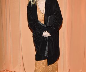 Fijał w gorsecie, Wędzikowska bez stanika i Szapołowska w szlafroku. Gwiazdy zaszalały na czerwonym dywanie