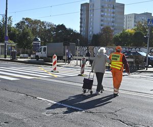 Remont torów na Waszyngtona. Pasażerowie osłupieli, chaos na przystankach