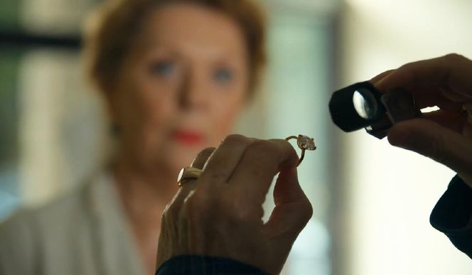 Barwy szczęścia odc. 3122. Józefina Rawiczowa (Elżbieta Jarosik), pierścionek zaręczynowy