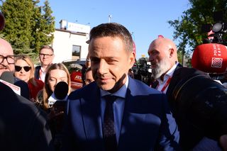 Rafał Trzaskowski na debacie Super Expressu. Został otoczony przez dziennikarzy. Nie odpowiedział na żadne pytanie