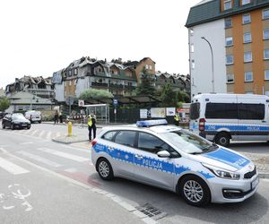 Blok przy ul. Powstańców w Ząbkach po pożarze