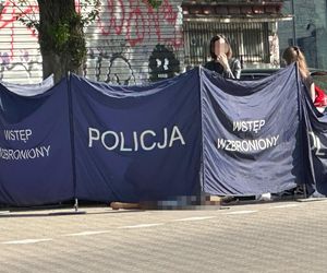  Makabra na Ochocie. Zwłoki w luksusowym białym Porsche. Na miejscu prokurator