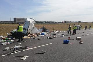 Karambol na trasie S7 pod Olsztynem - przepakowywali ładunek na pasie autostrady