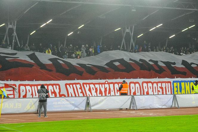 Elana Toruń - Zawisza Bydgoszcz 1:1, zdjęcia kibiców, opraw i piłkarzy ze Stadionu Miejskiego im. Grzegorza Duneckiego