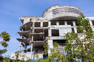 „Szkieletor” EuRoPol Gazu zmienia się w Apartamenty Literacka. Dom Development buduje 100 mieszkań