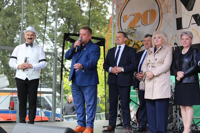 Było spotkanie z modą, muzyką i samochodami z lat 20. w Korczewie. Za nami impreza „Magia lat 20-tych” 2025