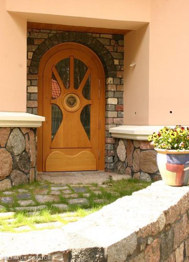 Drzwi z drewna