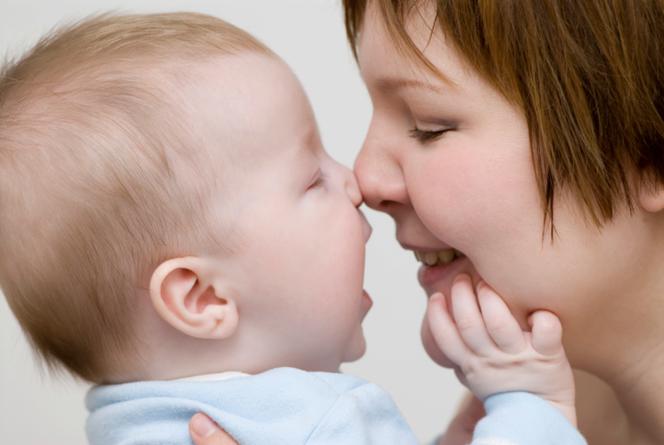 Etapy rozwoju mowy u niemowlaka. Jak pomóc dziecku w prawidłowym rozwoju mowy?