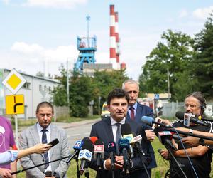 Wstrząs w kopalni Rydułtowy. Jeden górnik transportowany na powierzchnię, akcja przerwana