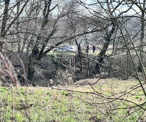 Makabryczne odkrycie w Jadownikach. Z rzeki wyłowiono ciało zaginionej 70-latki