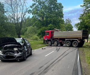 Zderzenie ciężarówki, osobówki i ciągnika na trasie Siedlce – Łosice 