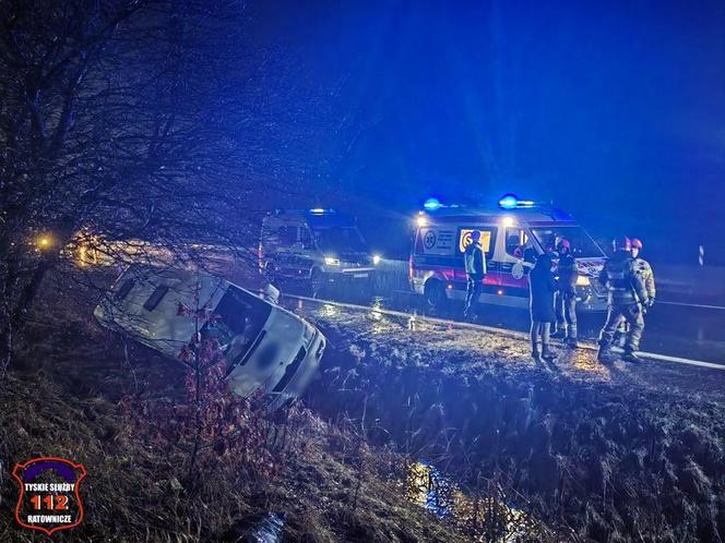 Bieruń. Kierowca busa wylądował w rowie