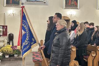 Uczniowie pierwszych klas w Kleczewie ślubowali na nowy sztandar