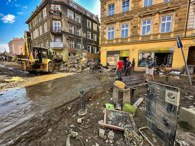  Powódź w Kłodzku. Ołtarze pływały w kilku metrowej wodzie. "Ta powódź była najgorsza"