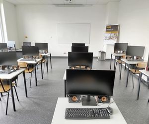 W budynku BCU nr 2 w Siedlcach znajduje się duża hala i 11 sal szkoleniowych, które zostały bardzo nowocześnie wyposażone.