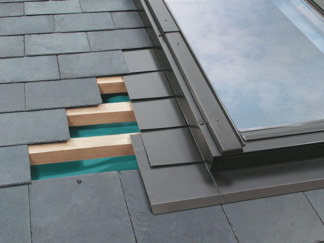 Jak zapewnić szczelność okna dachowego? Oto, jaki kołnierz wybrać