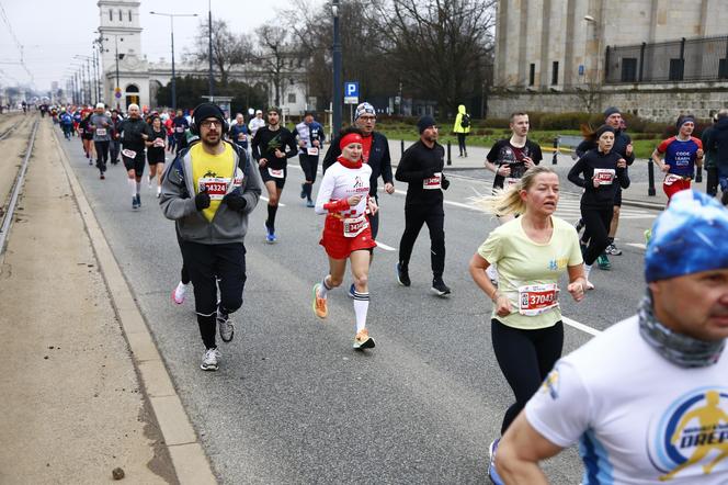 Bieg na Piątkę 2024, Warszawa - zdjęcia. Biegłeś? Szukaj się w galerii!