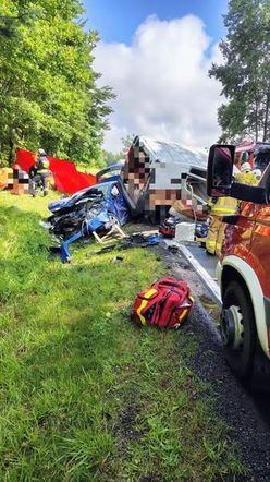 Tragiczny wypadek na DK 25 w Stołcznie. Nie żyje 27-letnia kobieta, pięć osób rannych