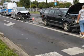 Trzy auta zderzyły się na Alei Konstytucji 3 Maja w Lesznie 