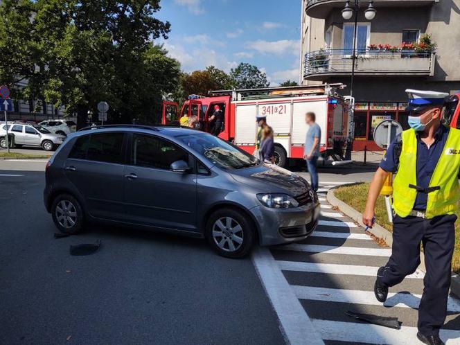 Wypadek w Nowym Sączu! Osobówka zderzyła się ze skuterem