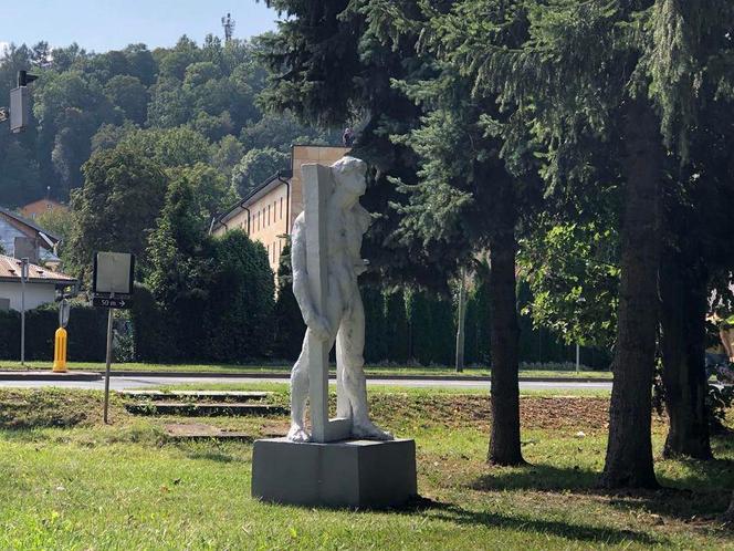 Afera w Sanoku. W miejsce „obscenicznych rzeźb” chcą postawić figurki Maryi