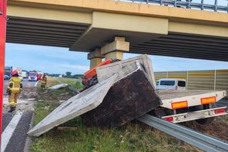  Wypadek na A2 pod Zgierzem. Kierujący tirem uderzył w wiadukt