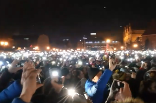 Gdańsk wysłał Światełko do Pawła. Tysiące ludzi na Targu Węglowym [WIDEO]