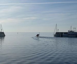 Akcja poszukiwawcza za zaginionym żeglarzem. Znaleziono pusty jacht [ZDJĘCIA]