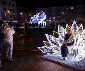 Bytomski rynek świeci się jak choinka. Gwiazda DeLoreana rozświetliła Bytomski Jarmark Świąteczny