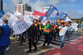 Hutnicy i koksownicy wyszli na ulice w Dąbrowie Górniczej. Apel do rządu o ratunek dla branży i tysięcy miejsc pracy