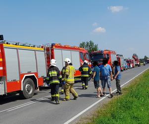 Koszmarny wypadek pod Płockiem! 35-latek uwięziony w skodzie nie żyje [ZDJĘCIA]