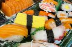 Różnorodny set sushi to świetny pomysł na lunch
