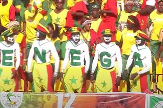 Senegalczycy grają o awans, a ich kibice na trybunach wspominają legendarnego reprezentanta. Łza się w oku kręci