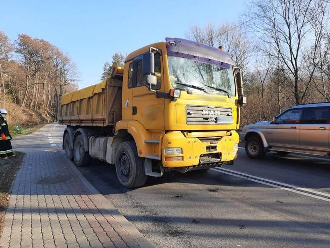 Czerniec. Koło ODPADŁO od ciężarówki! Trafiło w inny pojazd