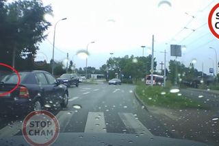 Karygodne zachowanie kierowcy w Częstochowie. Doszło do potrącenia. WIDEO