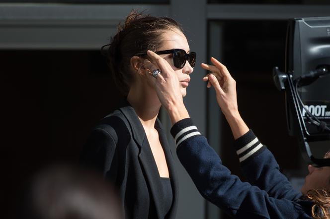 Bella Hadid - plan zdjęciowy sesji dla Yves Saint Laurent