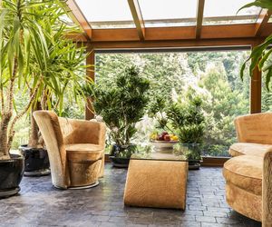 Oranżeria czy dodatkowy salon? Jak urządzić ogród zimowy?