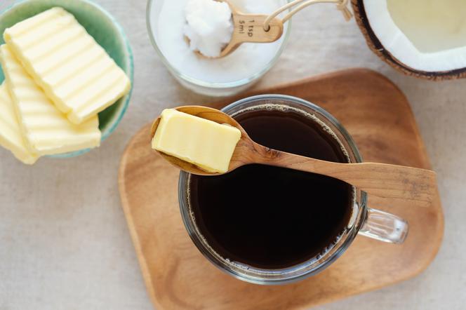 Kawa kuloodporna: przepis keto oraz zalety i wady bulletproof coffee