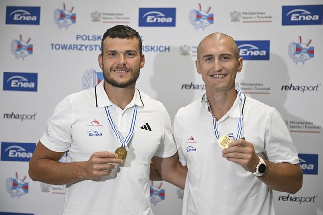 Kibice w szoku! Czekali na siatkarzy, a tu nagle wyszli polscy złoci medaliści