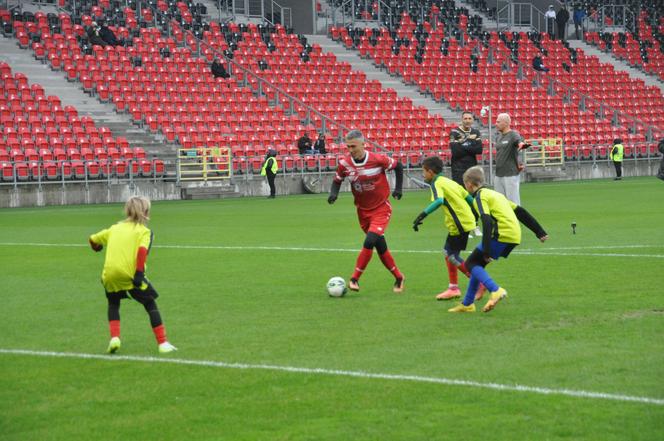 W Tychach grają gwiazdy światowego futbolu. Najpierw był pokazowy trening z młodzieżą