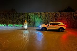 Ustroń pod wodą po nocnej ulewie. Po północy wylał potok Młynówka. Pod wodą wiele ulic i domów