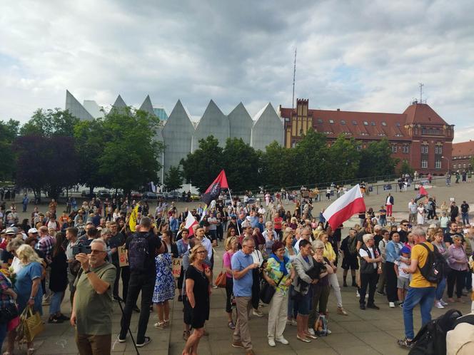 Protesty "Ani Jednej Więcej!" po śmierci Doroty.  Kobiety wyszły na ulice w całej Polsce  