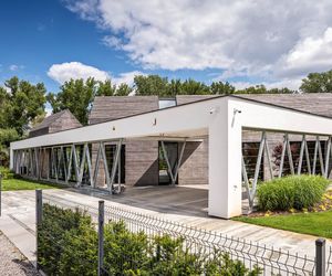 Intrygujący dom. Oryginalny projekt respektujący miejscowe przepisy