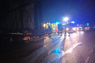 Wypadek w Orzeszu. Volkswagen wbił się w ciężarówkę