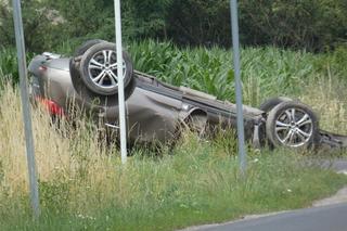 Tragedia na początku wakacji. Rozbite samochody i dachowanie. Kierowca nie miał szans