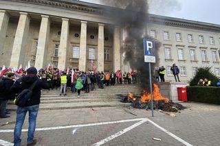 Rolnicy przejęli centrum Wrocławia. W tle petardy i syreny