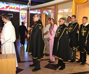 Polonia modliła się przy relikwiach pierwszego świętego millenialsa