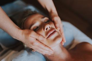 Refleksoterapia - leczniczy masaż twarzy